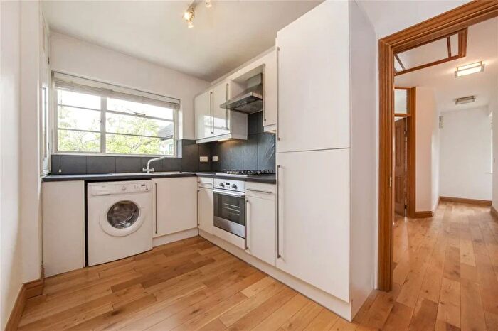 2 Bedroom Flat To Rent In Ossulton Way, London, N2