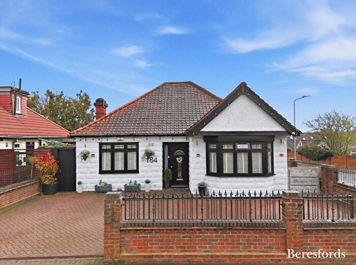 3 Bedroom Bungalow For Sale In Wingletye Lane, Hornchurch, RM11
