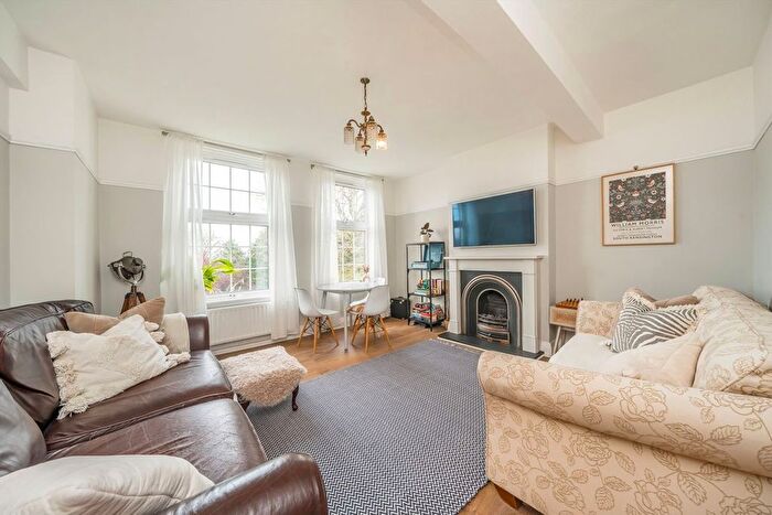 3 Bedroom Flat For Sale In Streatham Hill, Streatham Hill, SW2