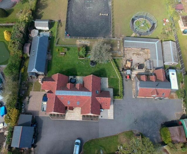 8 Bedroom Detached House For Sale In Wellpond Green, Standon, Ware, SG11