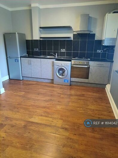 1 Bedroom Flat To Rent In Beacon Grove, Carshalton, SM5