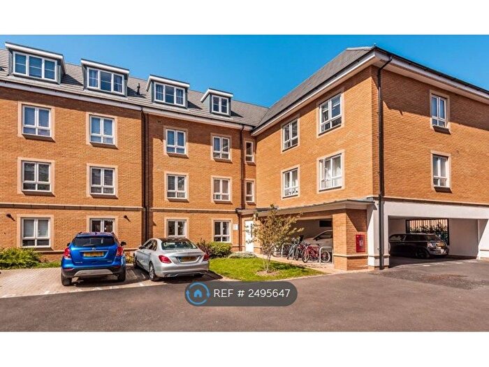 2 Bedroom Flat To Rent In Kenyon Way, Slough, SL3