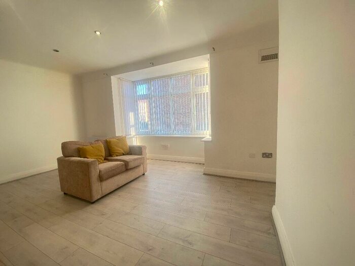 2 Bedroom Apartment To Rent In Edge Grove, Liverpool, Merseyside, L7