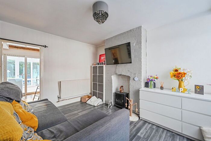 2 Bedroom Semi-detached House For Sale In Suffolk Avenue, Derby, DE21