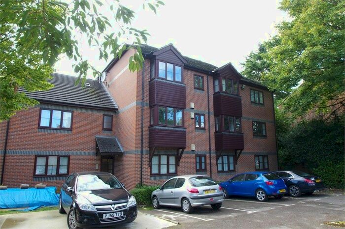 3 Bedroom Flat To Rent In Dellfield Court, Hempstead Road, Watford, WD17