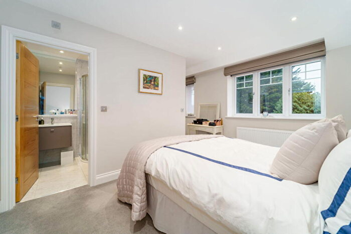 3 Bedroom Terraced House For Sale In Hawthorne Close, Byfleet, KT14