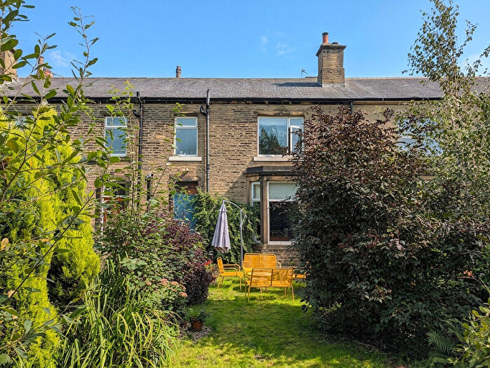 4 Bedroom Terraced House For Sale In Westfield Drive, Lightcliffe, HX3