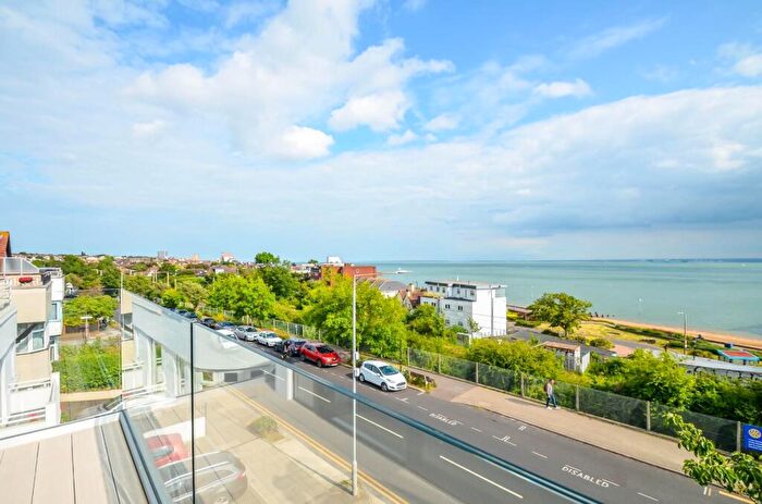 2 Bedroom Flat For Sale In The Ridgeway, Westcliff-On-Sea, SS0