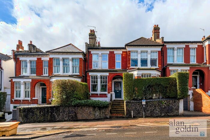 2 Bedroom Flat To Rent In Muswell Hill Road, London, N10