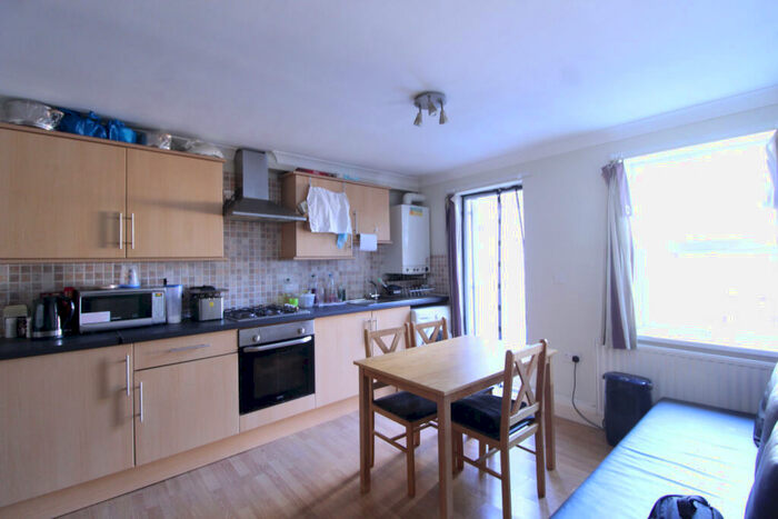 2 Bedroom Flat To Rent In Maitland Road, E15