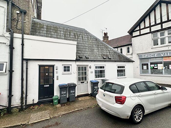 2 Bedroom Property To Rent In Ockenden Lane, Cuckfield, RH17