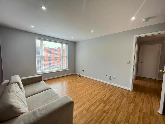 2 Bedroom Flat To Rent In Poplar Walk, Croydon, CR0