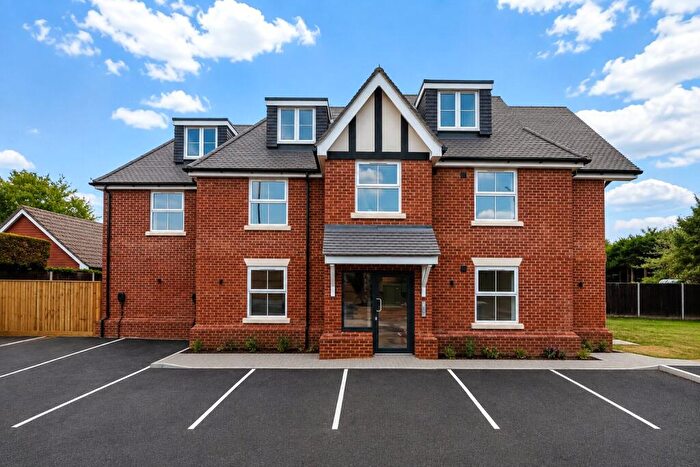 2 Bedroom Flat For Sale In Guildford Road, Woking, Surrey, GU22