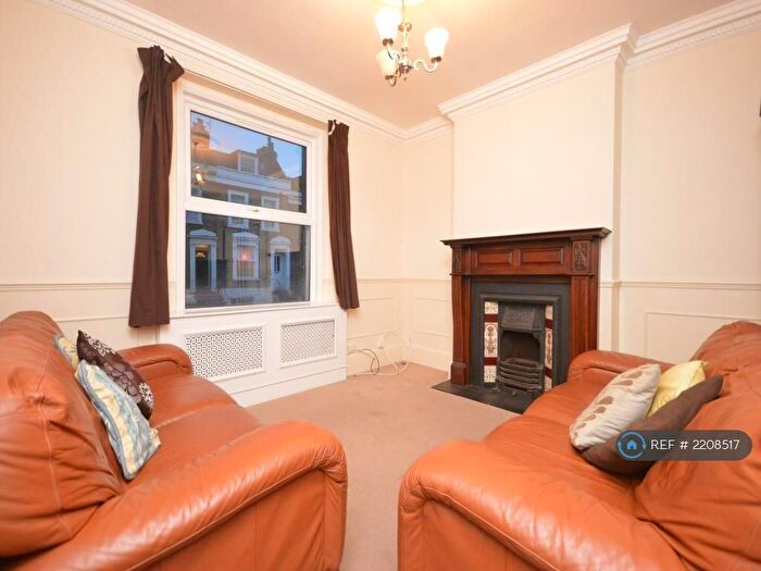 3 Bedroom Maisonette To Rent In Alpha Road, London, SE14