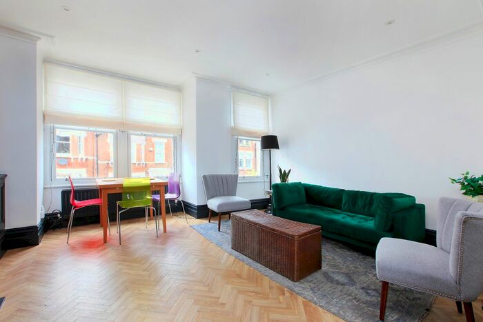 3 Bedroom Flat To Rent In Comyn Road, Battersea, SW11