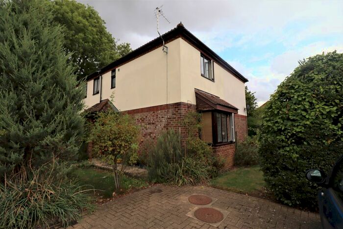 2 Bedroom Flat To Rent In Studley Knapp, Walnut Tree, Milton Keynes, MK7