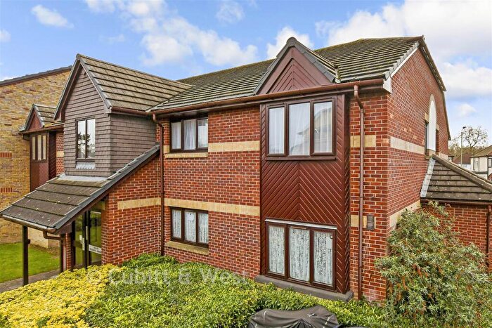 1 Bedroom Apartment For Sale In Rossignol Gardens, Carshalton, Surrey, SM5