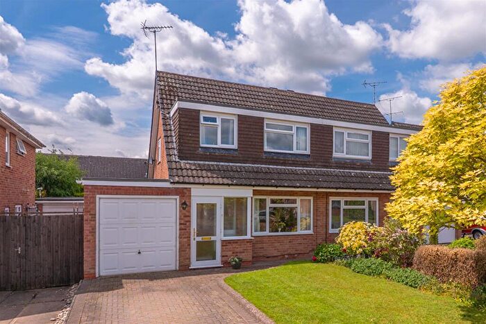 3 Bedroom Semi-Detached House For Sale In Weatheroak Road, Alcester, B49