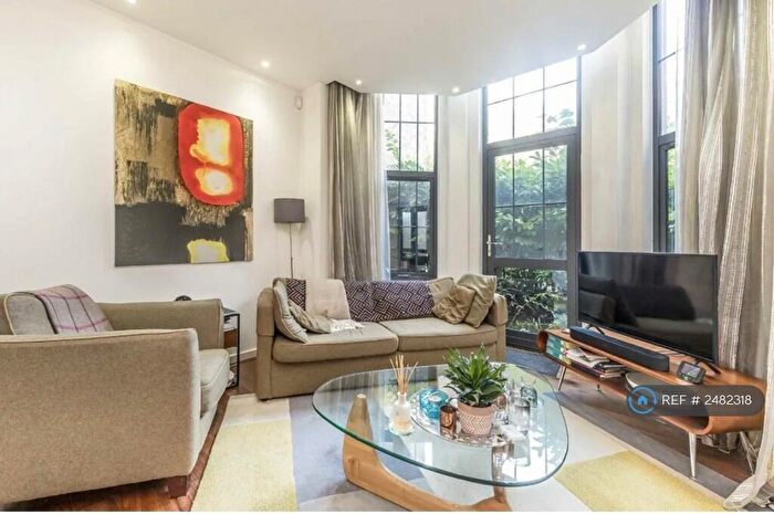 2 Bedroom Maisonette To Rent In Isabella Court, London, SW11