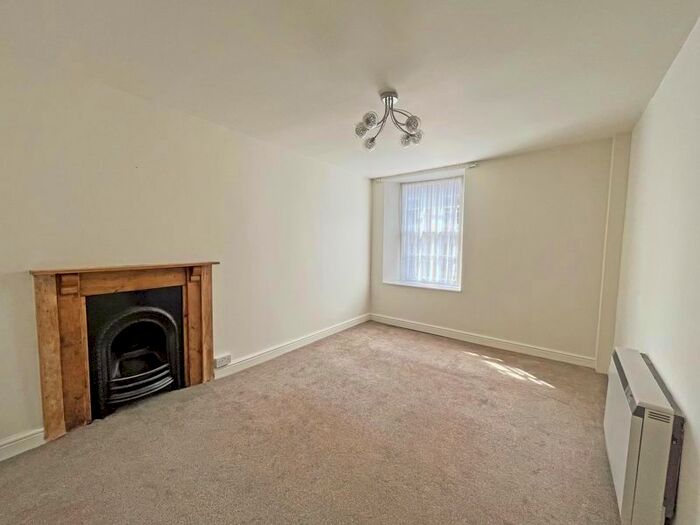 1 Bedroom Maisonette To Rent In High Street, Wiveliscombe, Taunton, TA4
