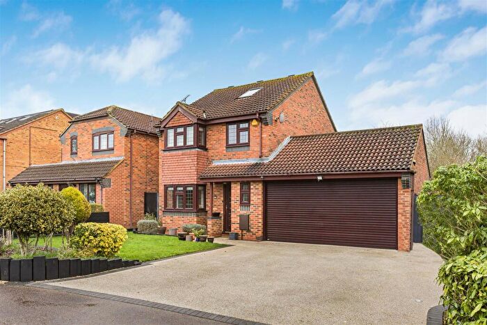 5 Bedroom Detached House For Sale In Chatsworth Close, Bishop's Stortford, CM23