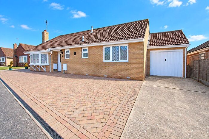 3 Bedroom Bungalow For Sale In Sunnyside Way, Little Clacton, CO16