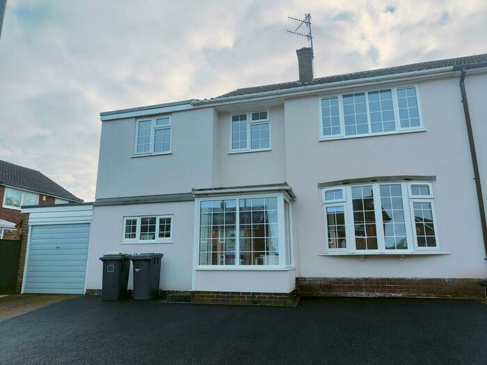 4 Bedroom Semi-Detached House To Rent In Longleat Crescent, Beeston, NG9