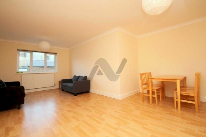 3 Bedroom Apartment To Rent In Sussex Way, London, N19