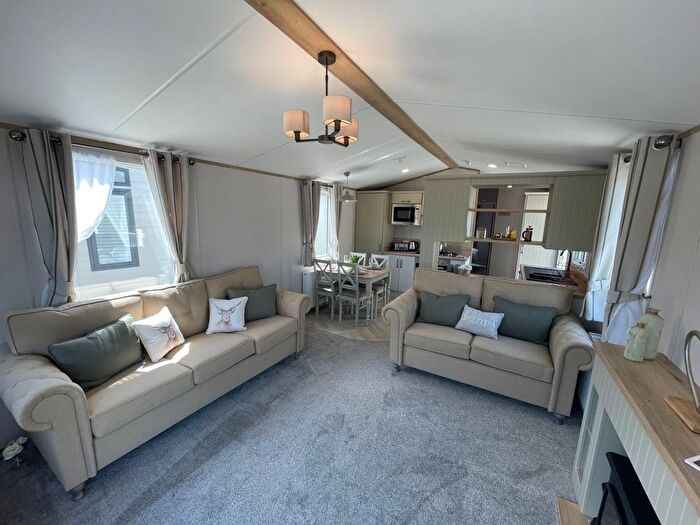 2 Bedroom Park Home For Sale In Par, PL24