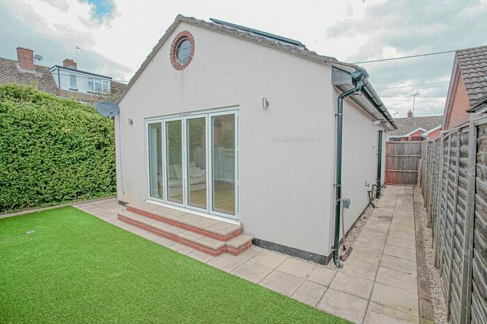 2 Bedroom Detached Bungalow To Rent In Fieldside, Long Wittenham, Abingdon, OX14