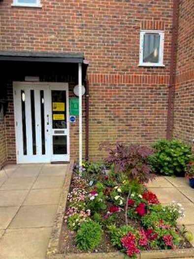 2 Bedroom Flat To Rent In Portland Road, East Grinstead, RH19