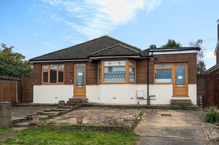 3 Bedroom Semi-Detached Bungalow To Rent In Gregory Avenue, Potters Bar, EN6