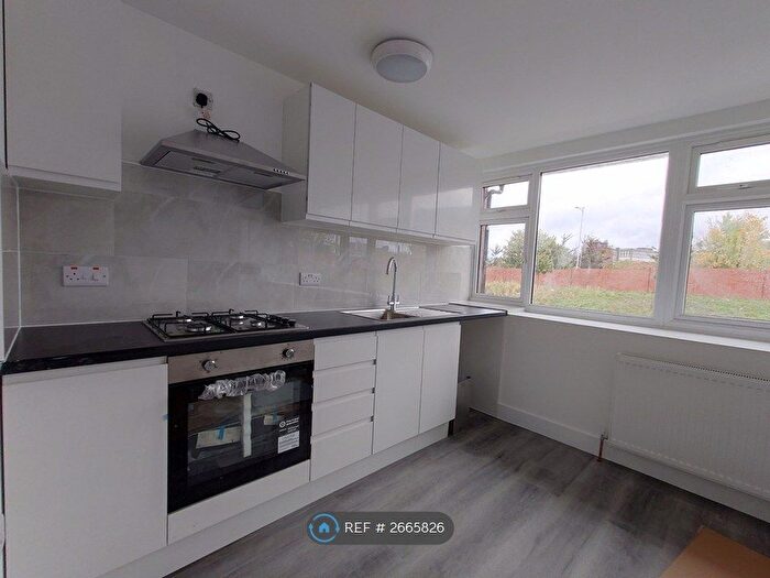 2 Bedroom Flat To Rent In Swindon Close, Ilford, IG3