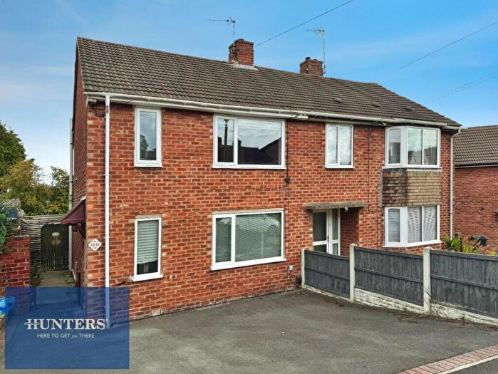 3 Bedroom Semi-Detached House For Sale In Loundeswood Avenue, Newbold, Chesterfield, S41