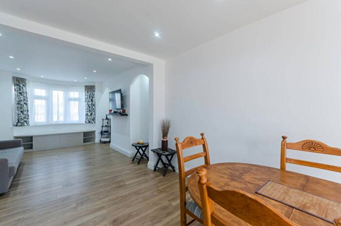 3 Bedroom Semi-Detached House To Rent In Dunster Drive, Kingsbury, London, NW9