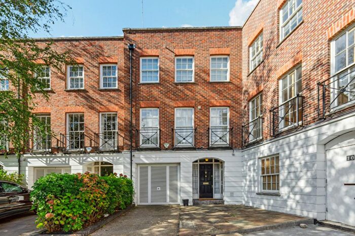 4 Bedroom Property For Sale In Somerset Square, Holland Park, W14