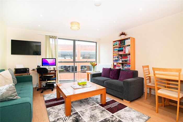 2 Bedroom Apartment For Sale In The Bittoms, Kingston Upon Thames, KT1