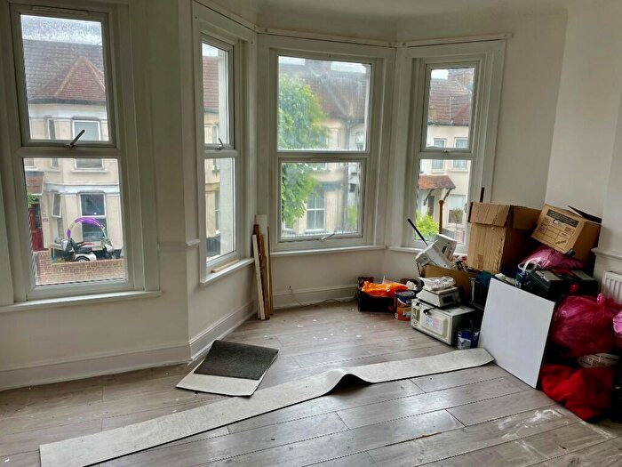 2 Bedroom Flat To Rent In Milton Street, Southend-On-Sea, Essex, SS2