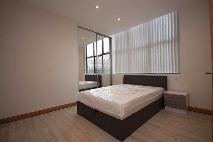 1 Bedroom Flat To Rent In North Acton Road, London, NW10