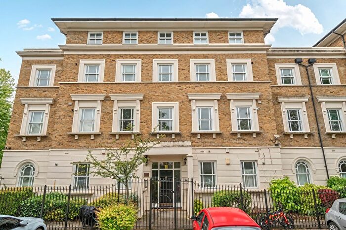 2 Bedroom Flat For Sale In Lewisham Way, London, SE4