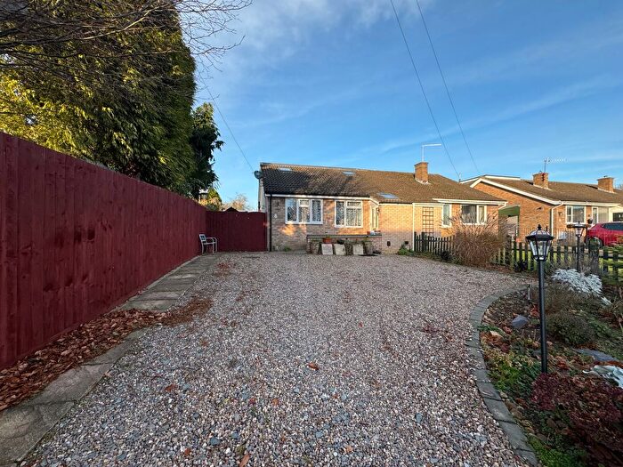 3 Bedroom Semi-Detached Bungalow To Rent In York Way, Raunds, Wellingborough, NN9