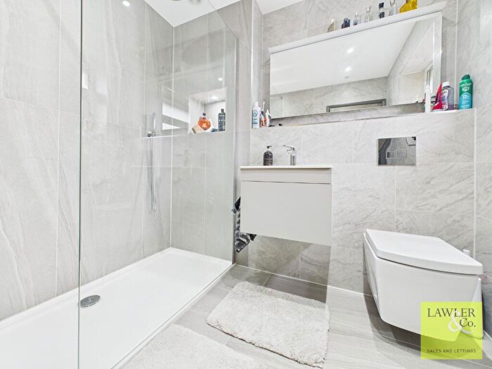 2 Bedroom Semi-Detached House For Sale In New Ridd Rise, Hyde, Greater Manchester, SK14