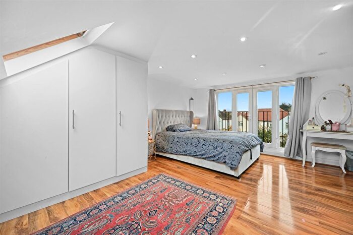 4 Bedroom Terraced House For Sale In Court Way, Acton, W3