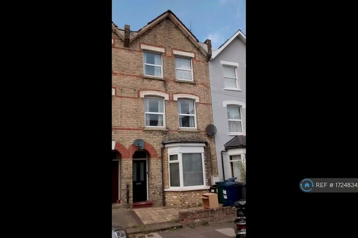 2 Bedroom Maisonette To Rent In Holly Park, London, N11