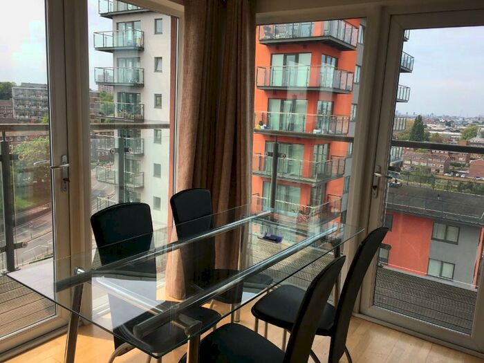 2 Bedroom Flat To Rent In Mast Quay, London, SE18