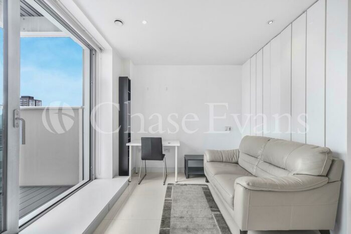 Flat To Rent In Pan Peninsula, Pan Peninsula Square, Canary Wharf, London, E14