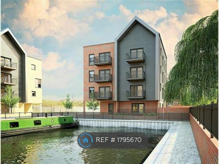 2 Bedroom Flat To Rent In Haslemere Marina, Waltham Abbey, EN9