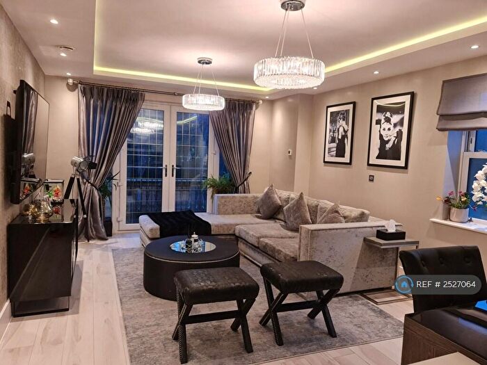 3 Bedroom Flat To Rent In Bristol Court, Birmingham, B5