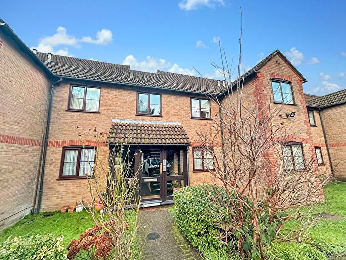 1 Bedroom Flat To Rent In Abercromby Avenue, High Wycombe, Buckinghamshire, HP12