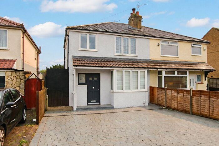 3 Bedroom Semi Detached House For Sale In Admirals Walk, Hoddesdon, EN11